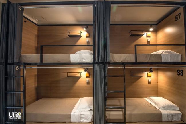 THE BROWNSTONE HOSTEL共有20个分散在3间房间的双层床床位，为单独旅行的背包客，或成群的友人入住的首选。