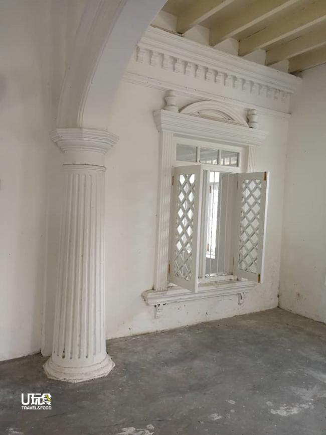 坐落在万津朱格拉的甘榜班达的城市王宫，10年前经国家文物局翻修，历时一年竣工后正式开放给民众免费参观。