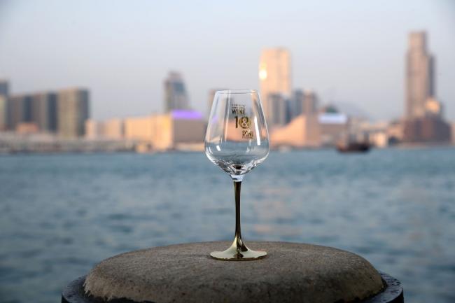 今年大会推出第十届纪念版Lucaris酒杯是最高等级品酒证「Perfect 10」所有，能够到「尊尚名酒区」及所有品酒和美食摊位尽情吃喝个够！
