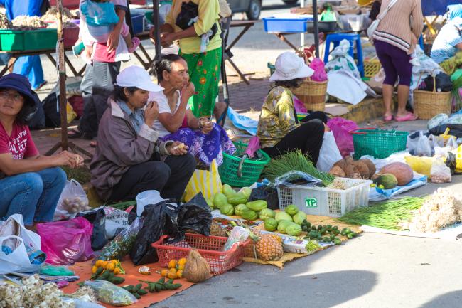 不少当地居民会贩卖自己种植的蔬果，因为新鲜所以很多游客会买回家。