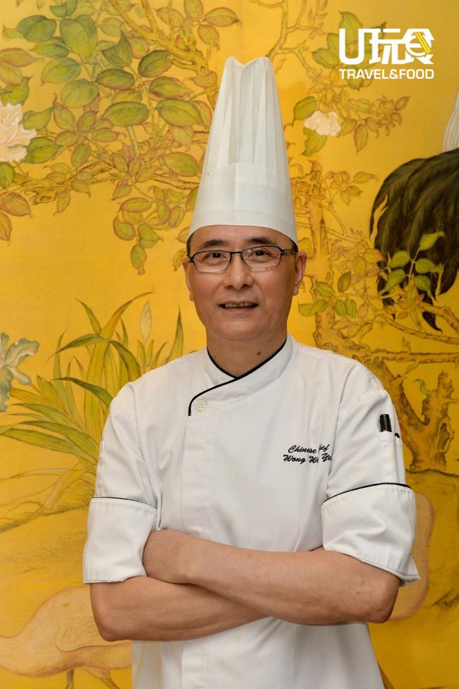 苏浙苑主厨汪永跃是精专烹调上海菜的老师傅。