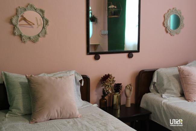 每个房间都有不同的色调和设计，视留宿者喜好而定。
