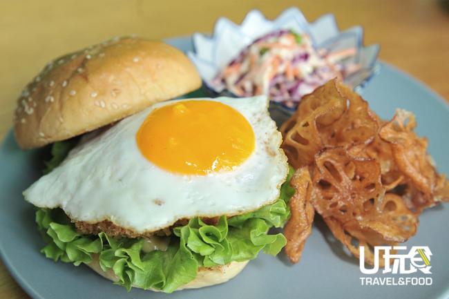 <b>Pork Katsu Burger with Miso Mayo</b>同样的炸猪排，面包的口感偏蓬松，搭配上煎得漂亮的太阳蛋，生的蛋黄增添了湿润口感，佐上苹果沙拉，够清爽。<i>售价：28令吉</i>
