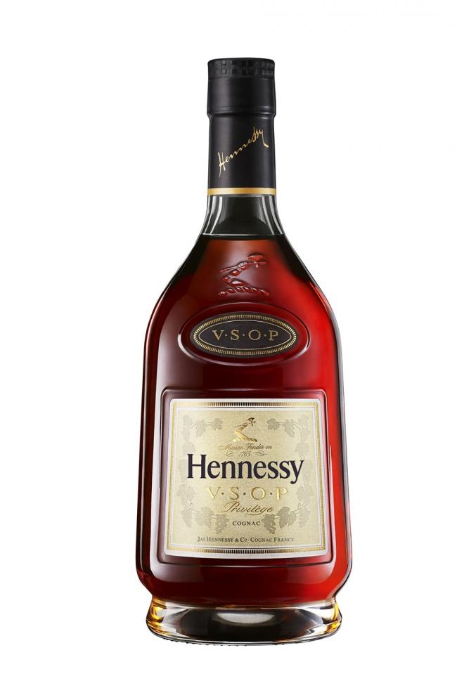 60种生命之水调和成的Hennessy V.S.O.P在首次踏入亚洲市场后，即在酒饕心目中留下「至尊」印象。