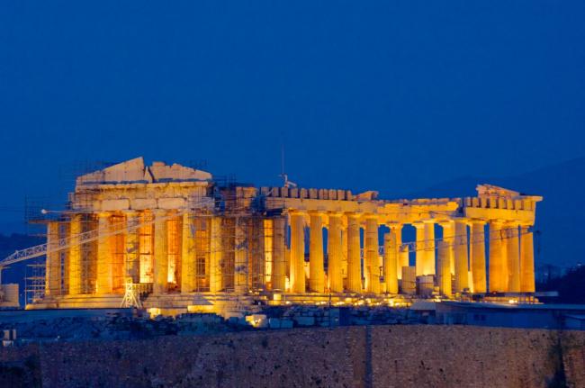 雅典是奥林匹克运动发源地，是体育和人类庆祝活动中最精彩的活动之一。 如果不花一些时间在雅典卫城柱廊的帕台农神庙，您的希腊之旅就不可能完整。