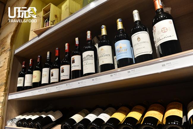 餐厅另辟出葡萄酒零售区，多达400种来自不同国家与葡萄种类的选择。