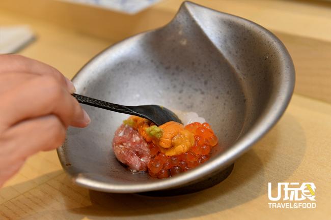 Ori-San的招牌菜，被他戏称为「All Cholesterol Bowl」，金枪鱼茸、白虾、三文鱼籽和马粪海胆加上一份赤醋饭，将海的鲜甜尽收碗里，非常销魂，难怪多年来深受食客喜爱。