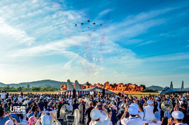 2019年浮罗交怡国际海空展（LIMA）空中炫技飞行表演压轴爆破场面，令现场欢呼声及掌声连连。