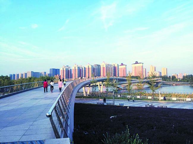 长风文化商务区的「跻汾桥」，连接至太原学府。