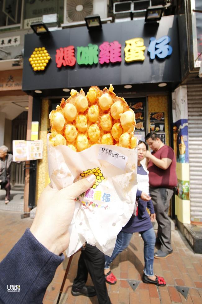 鸡蛋仔是香港人最爱的小吃之一，逛街逛到肚子饿，一定想吃一「底」（块）医肚子。