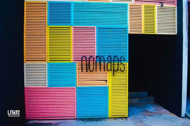 Nomaps的彩色百叶窗是年轻住客们最爱的打卡点。