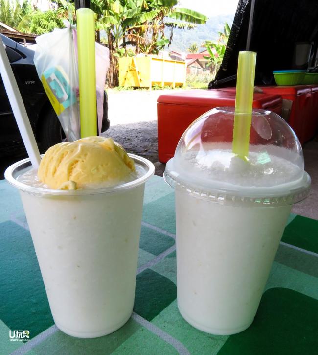 男朋友椰沙冰饮料成为热天的最佳饮品。加上一球冰淇淋更是非常的冰凉。