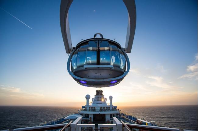 北极星观景台（North Star）是邮轮上最高的景观台，离海平面有88.6公尺高度。游客可站在最高点，零死角俯瞰海面，整个体验时长10分钟。