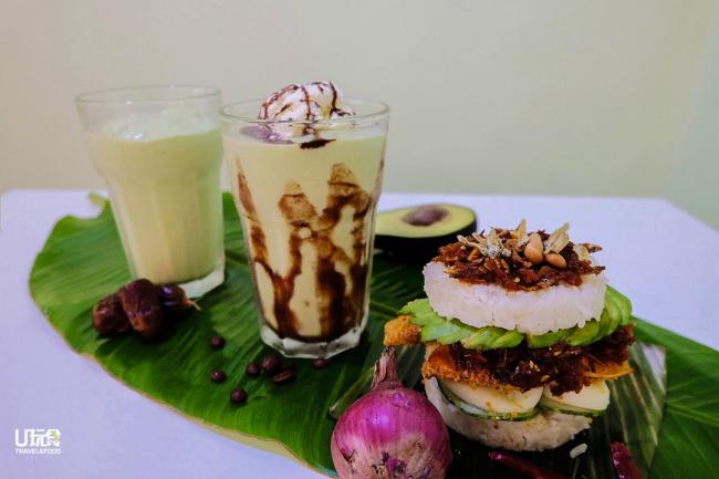为了融入本地传统美食文化，Avocatier如今推出全新菜单：牛油果椰浆饭以及牛油果椰糖。