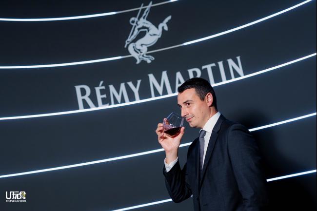 Remy Martin首席酿酒大师巴蒂斯特卢瓦索（Baptiste Loiseau）。