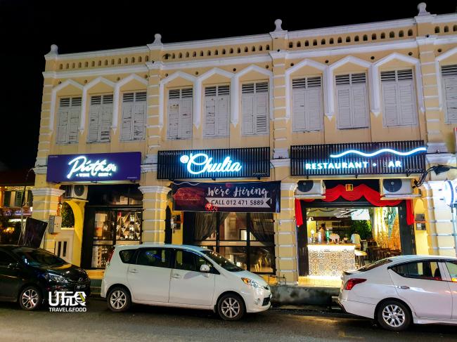「Chulia Restaurant & Bar」、「Chulia Lounge」及「Putao」， 每家店卖的东西不同，扮演的角色也各有所异， 但都隶属于天集团。