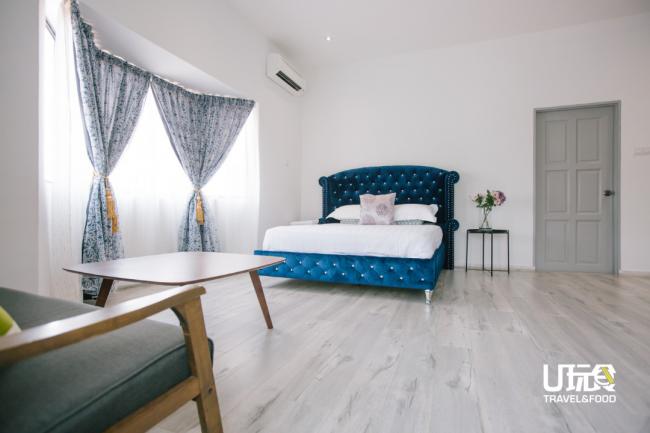 蓝色格调的睡房，空间宽敞，典雅大方。