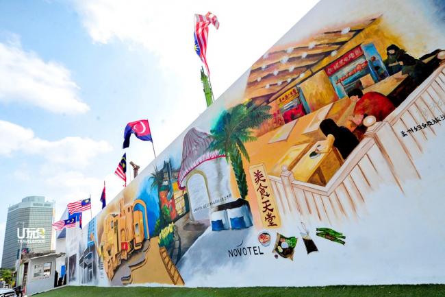 位于新山世纪花园的哈丽玛路段（Jalan Halimau）30公尺长的壁画，每3-4个月更换主题一次，是新山另一适合打卡的地点。
