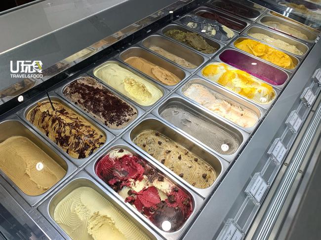 除了美颜冰淇淋，CDLC也推出了多种新奇创意口味的冰淇淋。无论你喜欢甜的、酸的、或是咸的，总有一款能够俘获你。