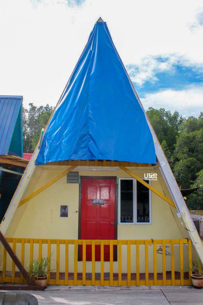小木屋呈「A」造型，也称三角屋，散发简约气息，别有风味。
