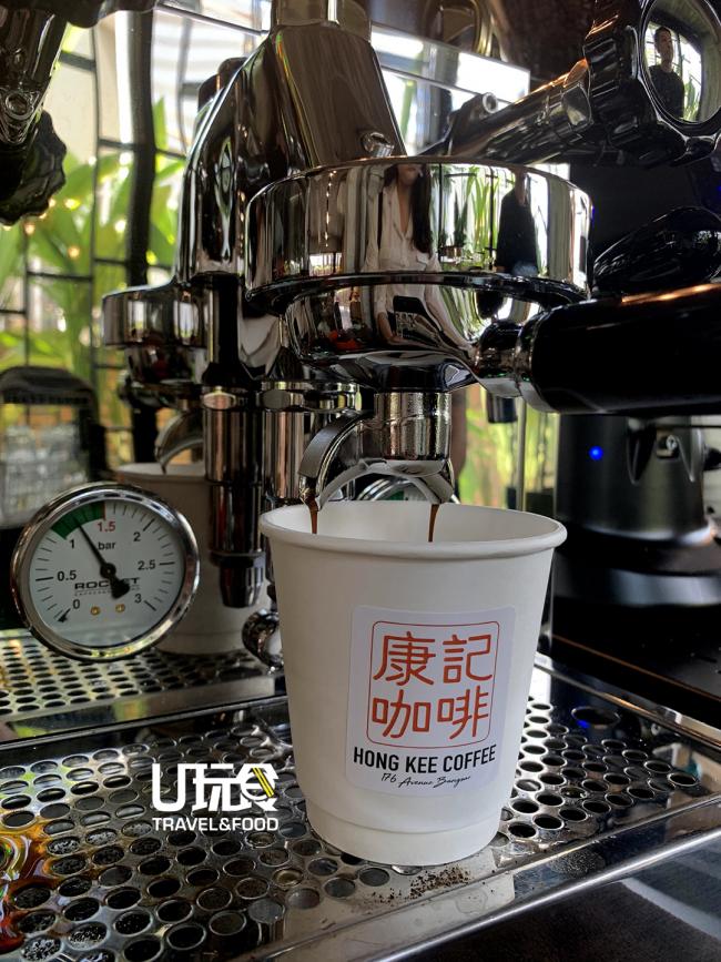 店长提到，冲泡一杯好喝的咖啡，比例很重要。若是18克的咖啡粉，冲好的咖啡就会是36毫升，水量比例为咖啡粉的一倍。