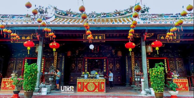 青云亭是市民在年除夕夜插头香祈福的古庙。