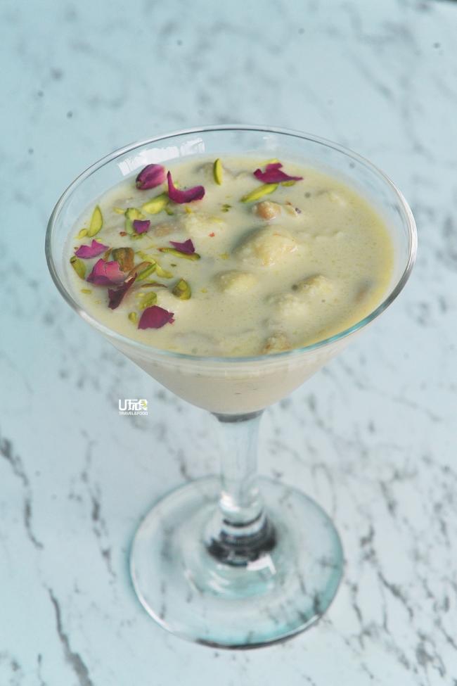 <b>Chena Payash</b> 奶制品是印度料理中常见的拿手好菜，这道甜点以鲜奶烹煮，再加入奶球，浓郁的奶香中带点甜味，味道稍甜，好吃！