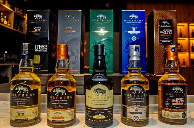 这一次，沃富奔推介的旗舰威士忌酒款包括：Nortland（左起）、Aurora、Morven、Langskip，以及No.375。