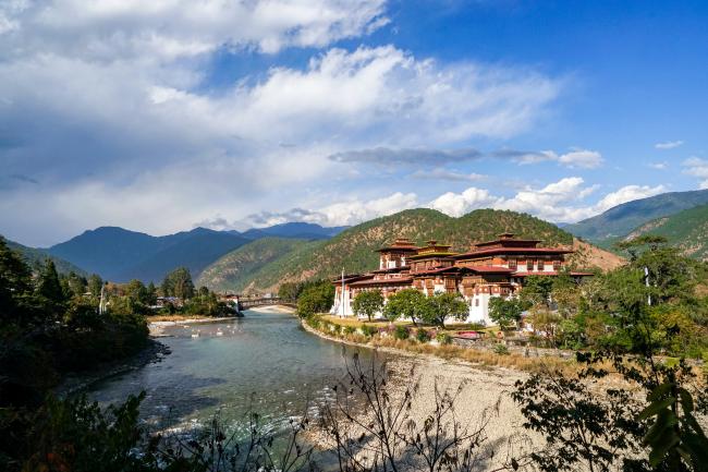普纳卡宗过去是不丹首都的中心地带，承载着300多年古都的历史，也是不丹最美丽的宗堡。
