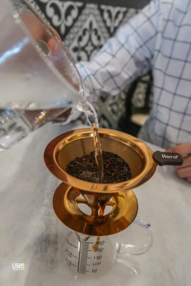 曾恒亮指，皇家顶级咖啡使用的咖啡粉是他心目中的Perfect Blend，虽然使用的咖啡豆都不是最顶级的，但味道上却是最佳的搭配。他希望，这款精品咖啡能够成为槟城的名片，让人想到槟城就想到它。