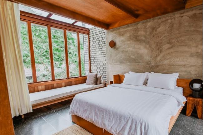 Happi Village 客房的室内设计介意木质为主，乍看之下非常舒适整洁，简约的风格也备受许多年轻游客的青睐。