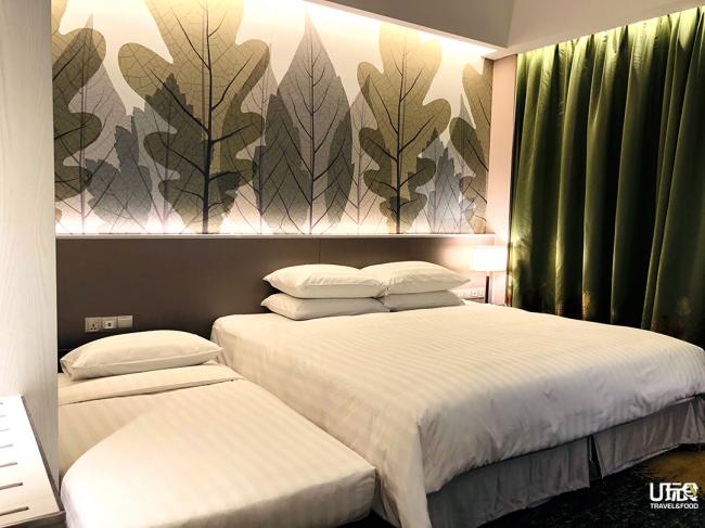 伟乐酒店的客房一般适合2名成人入住，若携带幼童者则可向酒店方要求增加床褥。