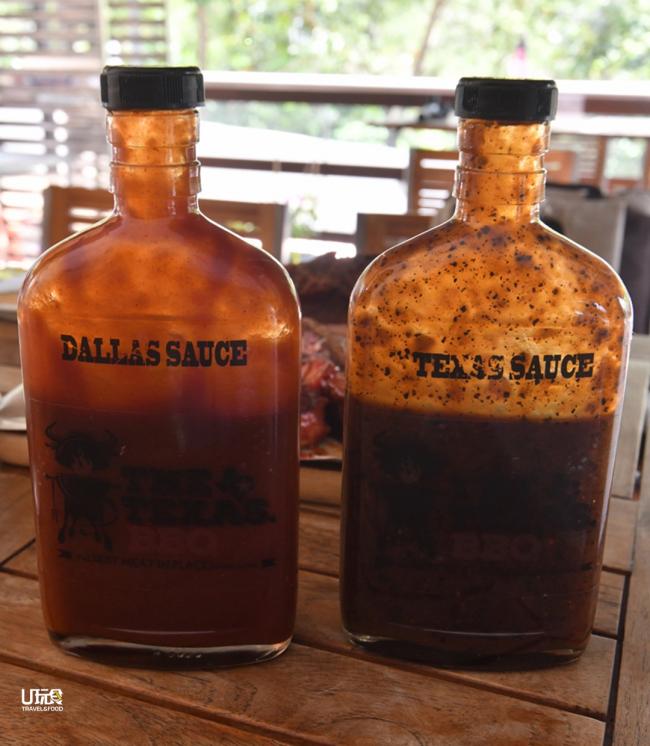 吃德州烧烤，当然也需要搭配特制酱料，店家提供的是特制黑胡椒及微微酸辣的Dallas蘸酱。