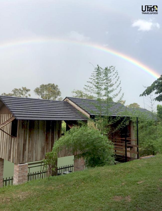 归田园居周围为青山绿水，幸运的话还能在雨后看见彩虹。