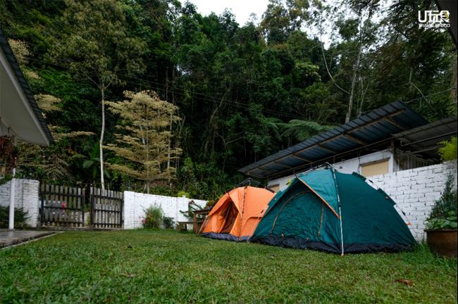 室外露营是城市里无法感受的体验，在小屋内设置露营选择的原意为让旅客们在更「安全」的地方体验，若尝试以后发现不喜欢或不适应也可立即回到室内。