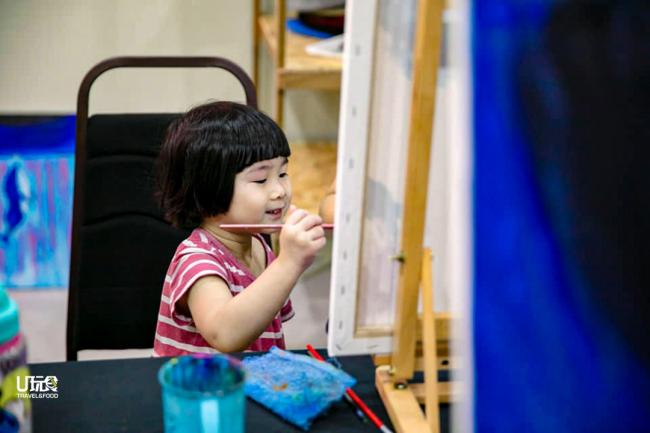 只要是5岁以上的儿童就可以到WeArt画画，让他们从小通过画画训练及发挥自己的想象力。