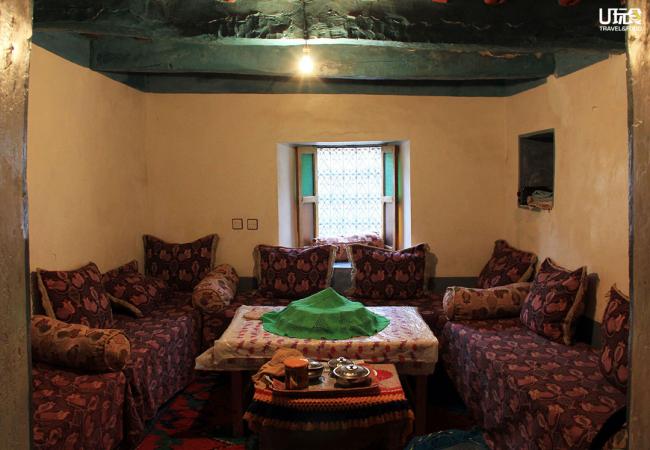 摩洛哥深山里的民宿「客房」，其实是个客厅。