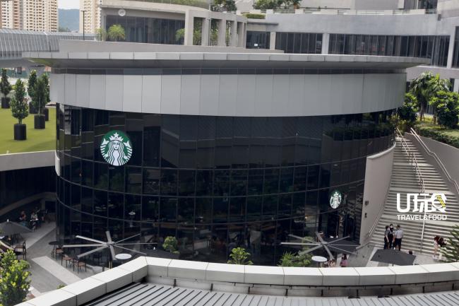 占地约6200平方呎的Starbucks Reserve，顾客可选择室内或室外来享受咖啡。