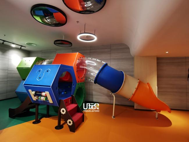在电影放映前，Lil Star游乐园是专为孩子们而设的玩乐空间。