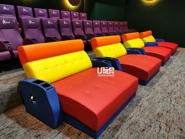 Lil Star影厅里的特制儿童座位，用色饱和，充满童趣。