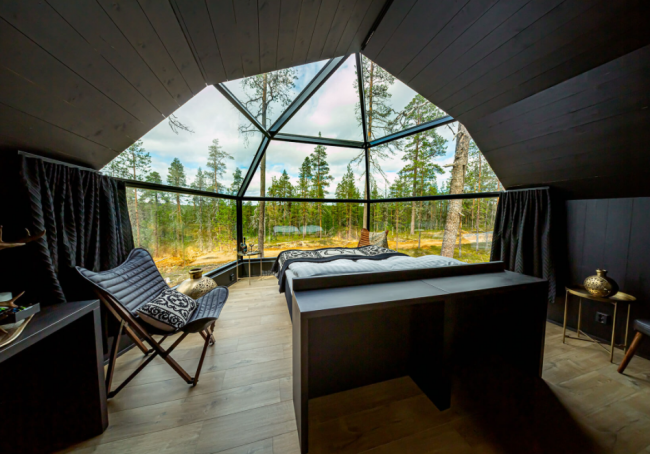 Aurora Queen Resort建有玻璃穹顶，让客人随时都可赏到室外的自然美景。（图片：Aurora Queen Resort官网)