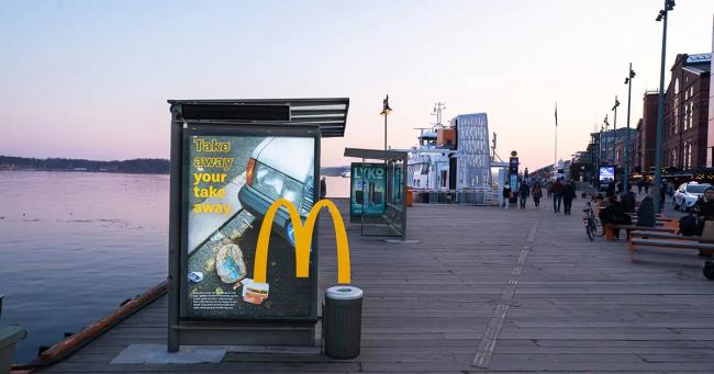 Nord DDB邀请摄影师Joi Kjartans拍摄挪威首都街头的麦当劳包装照片，制作成海报投放到户外广告中，同时将垃圾桶放置在广告牌旁边，并使用标志性的麦当劳拱门引导民众将垃圾丢进垃圾桶。