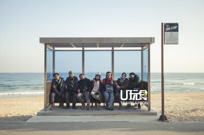BTS巴士站位于江原道江陵注文津海边。