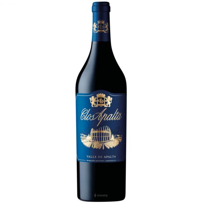 拉博丝特酒庄（Casa Lapostolle）融合法国葡萄酒酿酒技术和理念，以及智利优秀的风土条件， 2005年的Clos Apalta获选年度之酒；2016年Clos Apalta以佳美娜葡萄为主，略带紫红色的酒体，散发出精致的樱桃香气，丰富的红色水果和黑色水果的香气，令口感更更夫、单宁更圆润。