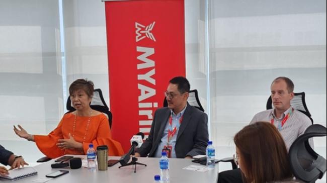 MYAirline首席执行顾问陈凯霖（左起）、张庆福和首席运营员斯图尔特克罗斯向媒体说明MYAirline的服务和未来计划。