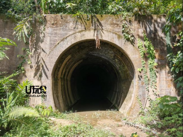 隧道2：距离荒置的武吉务拉必旧火车站约100公尺，约300公尺，最具挑战，出入口处经常积水，可达1尺，路面泥泞，尚保存铁轨。隧道顶部岩石有许多蝙蝠，中间凿有直径约3尺的圆型通风口。