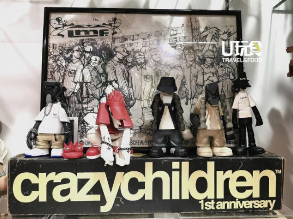 彭义秦的玩具收藏类型不拘，都是合眼缘的藏品。图为以香港饶舌组合LMF为原型的“Crazy Children”艺术玩具。