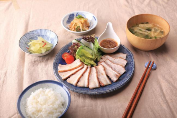 日式家庭的煮食模式——一汁三菜。